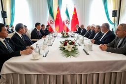 روحانی: در برابر آمریکا ایستادگی می کنیم