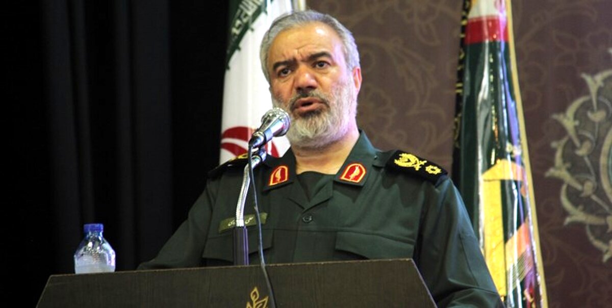 دولت موقت درجا استعفا داد اما امام می دید که آمریکا هیچ غلطی نمی‌تواند بکند