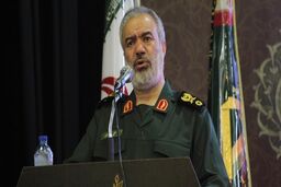 دولت موقت درجا استعفا داد اما امام می دید که آمریکا هیچ غلطی نمی‌تواند بکند
