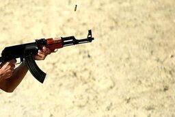 لحظه ربودن مسلحانه یک روحانی در ایرانشهر توسط افراد ناشناس 