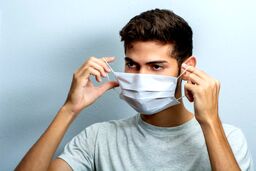 روش صحیح استفاده از ماسک صورت را ببینید