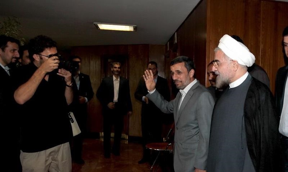 احمدی نژاد: وضعیت کشور به اضطرار رسیده/ رفراندوم اقتصادی برگزار کنید