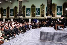 رهبر معظم انقلاب: کاملاً در جریان ‌گله‌ها و شِکوه‌های مردم هستیم / انتقاد مردم، فقط از دولت و مجلس و قوه‌ی قضائیه نیست؛ ممکن است از شخص حقیر هم انتقاد داشته باشند / این انتقاد با ایستادگی مردم پای نظام اسلامی منافاتی ندارد