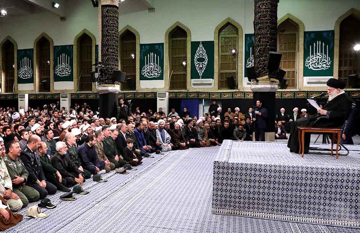 رهبر معظم انقلاب: کاملاً در جریان ‌گله‌ها و شِکوه‌های مردم هستیم / انتقاد مردم، فقط از دولت و مجلس و قوه‌ی قضائیه نیست؛ ممکن است از شخص حقیر هم انتقاد داشته باشند / این انتقاد با ایستادگی مردم پای نظام اسلامی منافاتی ندارد