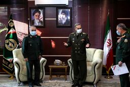 وزیر دفاع: نباید اجازه داد توطئه‌های دشمنان نسبت به آینده سازان به نتیجه برسد