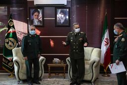 وزیر دفاع: نباید اجازه داد توطئه‌های دشمنان نسبت به آینده سازان به نتیجه برسد