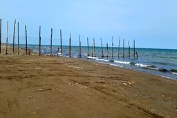 آغاز یک طرح مردمی ؛ تخریب ورودی‌های مسدود شده به سواحل در مازندران