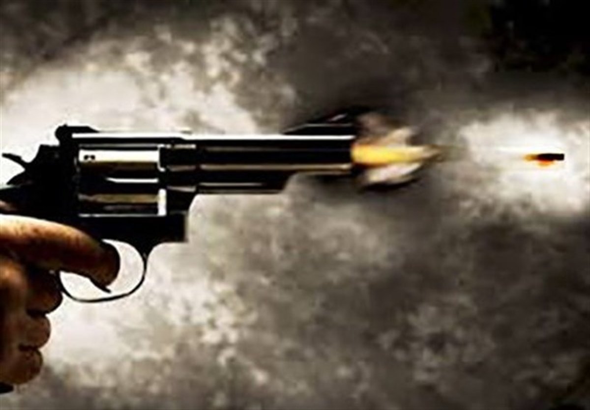 قاتل سلاح به دست لحظاتی پس از قتل به دام افتاد