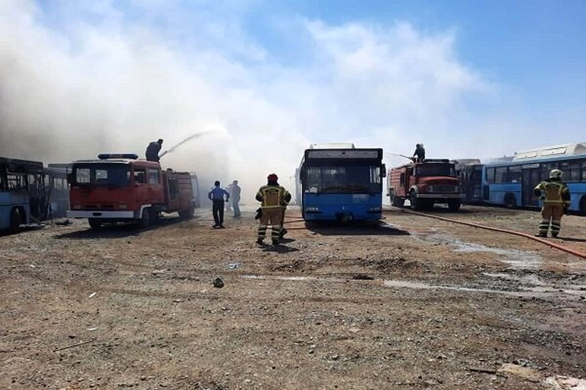 اطفاء حریق تعمیرگاه خودرو در جاده مخصوص