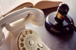 مشاوره حقوقی تلفنی چیست و چه مزایایی دارد؟