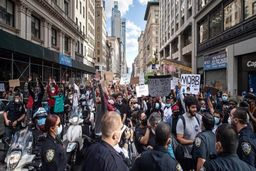 دختر شهردار نیویورک در تظاهرات دستگیر شد+عکس