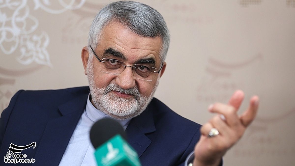 دسترسی احمدینژاد به پروندههای وزارت اطلاعات رد شد
