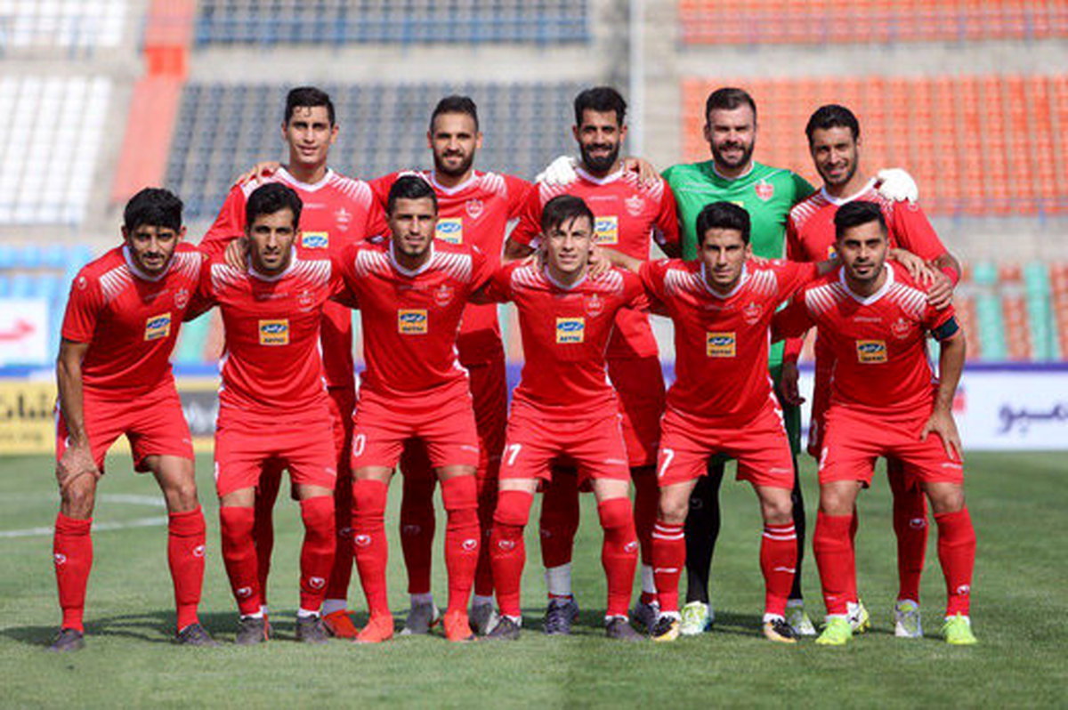 به پرسپولیسیها در رختکن مدال دادند