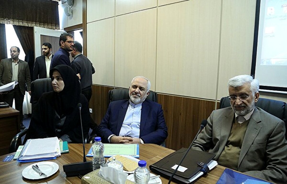 سرنوشت عجیب ظریف؛ ناصری: دستگاه وزارت خارجه امروز مثل زمان دولت احمدی نژاد یکه تاز در عرصه سیاست خارجی نیست/ به عصر جلیلی باز نمی گردیم