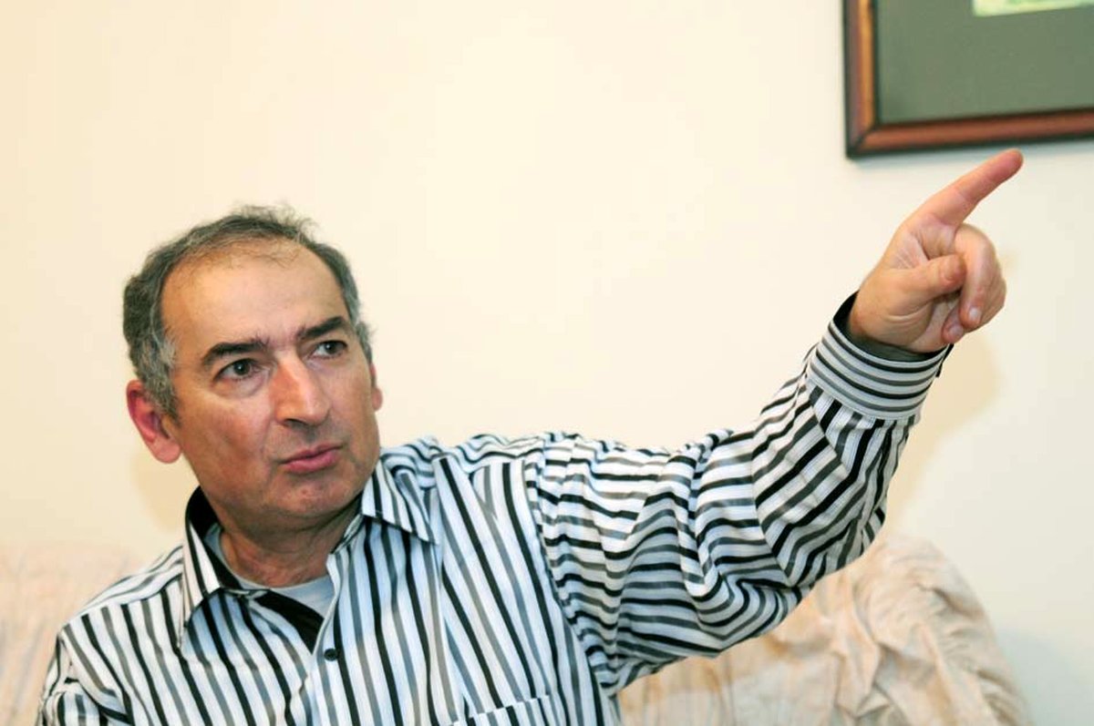 توصیه زیباکلام به روحانی: واقعیت های اقتصاد را به مردم بگو/روحانی باید افشا کند که یارانه پوپولیستی 45 هزار تومانی چه بلایی بر سر کشور آورده