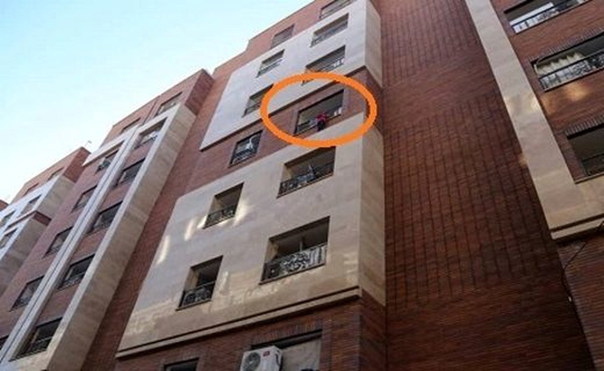 نجات جان کودک در حال سقوط از طبقه پنجم