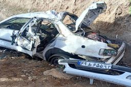 عکس/۱۲ افغانستانی سوار یک پراید!/ پراید واژگون شد