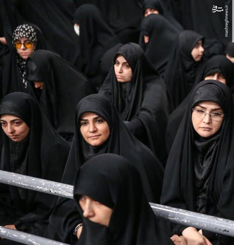 سحر امامی و برخی چهره های آشنا در شام غریبان حسینی در حسینیه امام ره