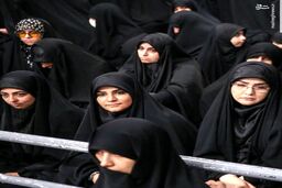 سحر امامی و برخی چهره های آشنا در شام غریبان حسینی در حسینیه امام ره
