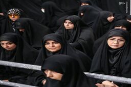 سحر امامی و برخی چهره های آشنا در شام غریبان حسینی در حسینیه امام ره