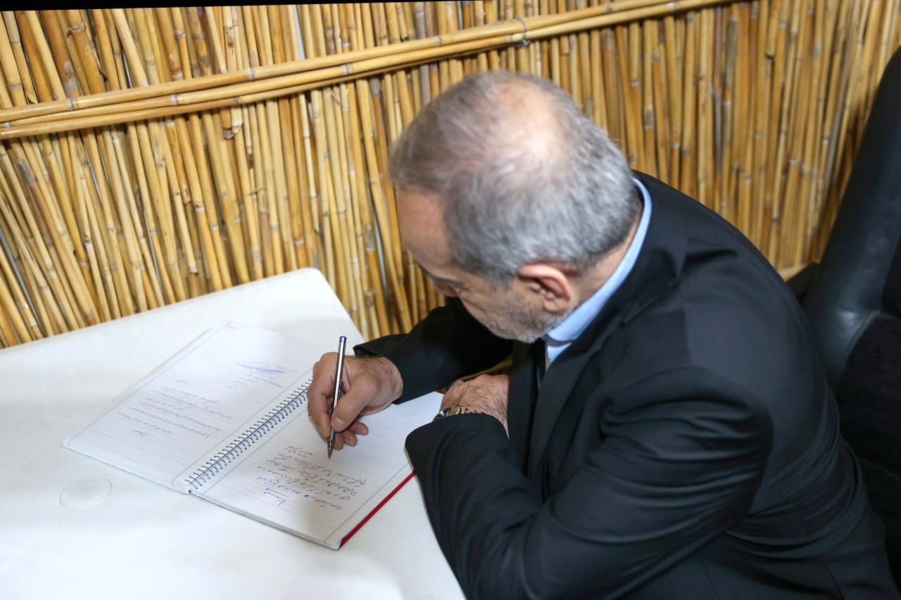 حرکت زیبای رئیس جمهور ایران