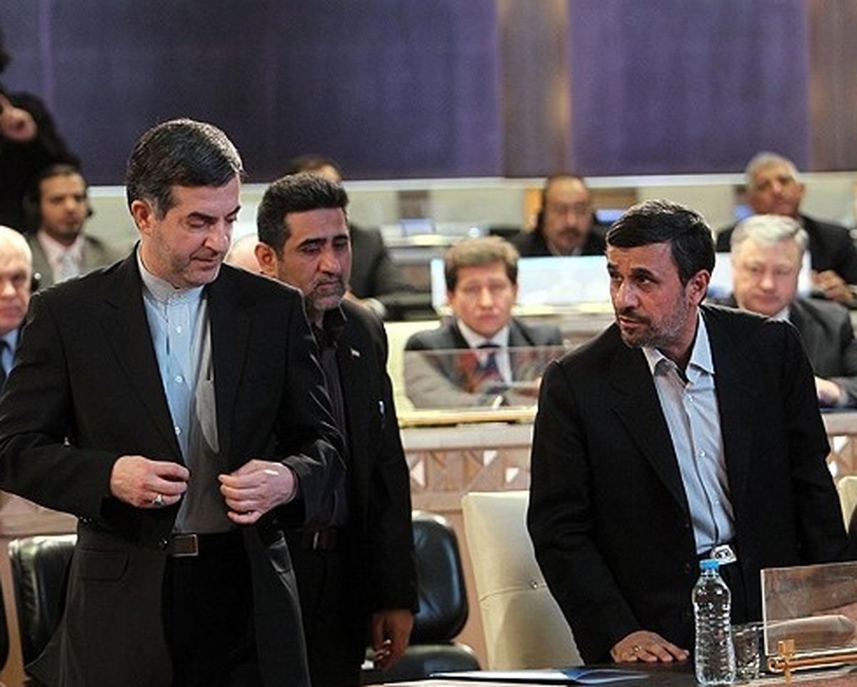 عضو جبهه پایداری : احمدی نژاد و روحانی همزمان رد صلاحیت می شوند / احمدی نژاد بنای نامزدی در انتخابات دارد