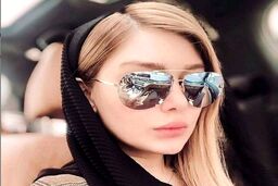 عکس سحر قریشی در نیسان آبی