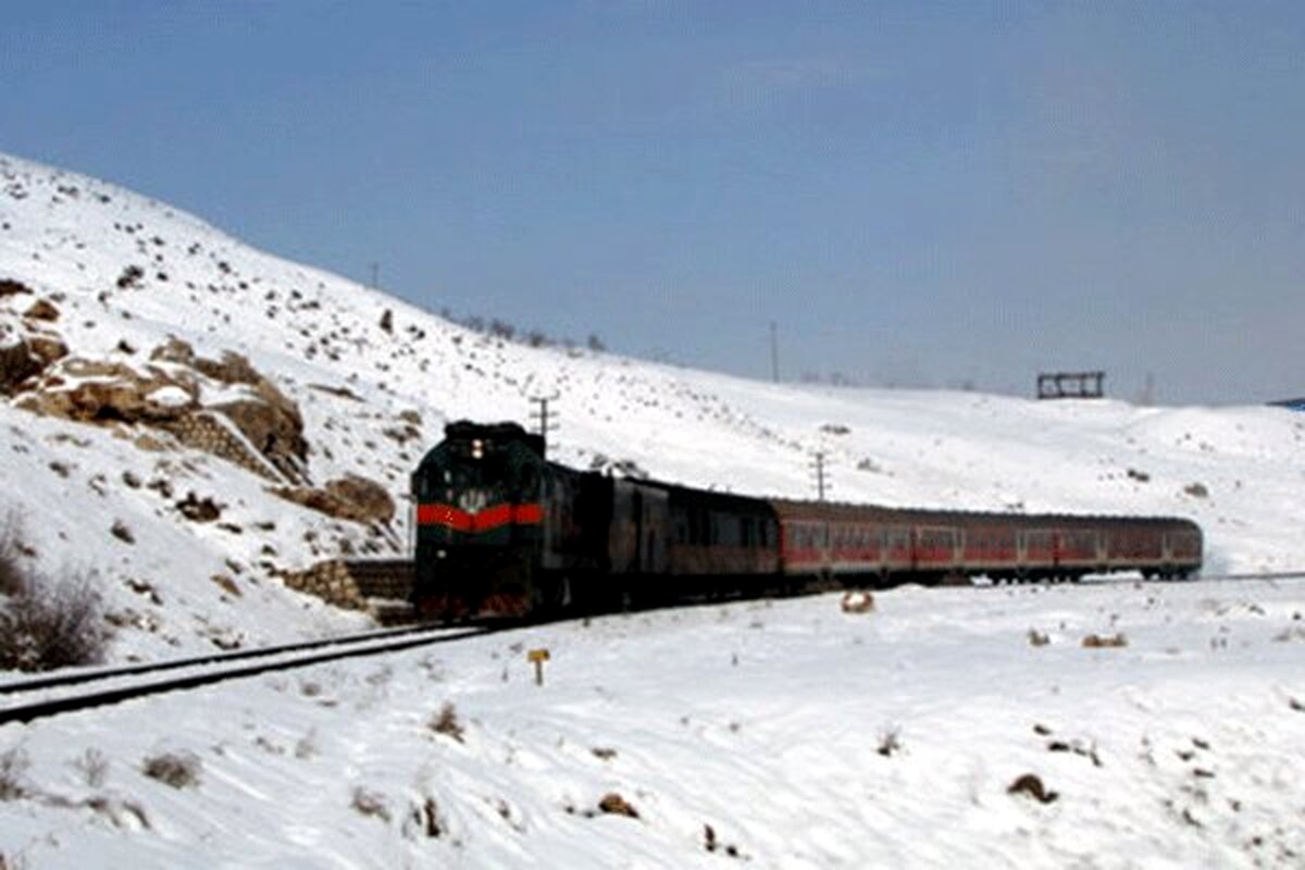 راه اندازی قطار فوق العاده رجا در مسیر تهران- قم برای پاسخگویی به مسافران جاده‌ای