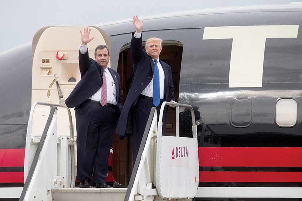 با تحقیقات رابرت مولر و شکست تحقیر آمیز تعطیلی دولت تقابل دموکراتها با ترامپ  پیچیده تر می شود/ برکناری غیرمنتظره ترامپ؛ آیا دموکراتها به آرزوی خود میرسند؟