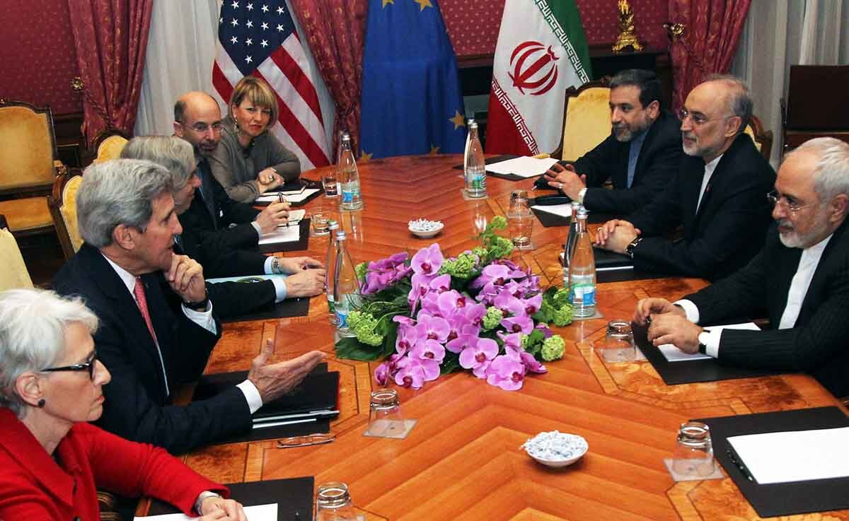 دیلی کمرا/سناتور بنت باید منندز و شومر را در موضع گیری در قبال ایران همراهی کند