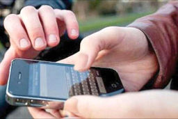 کیهان: مردم، زیادی سرشان توی گوشی و اینترنت است