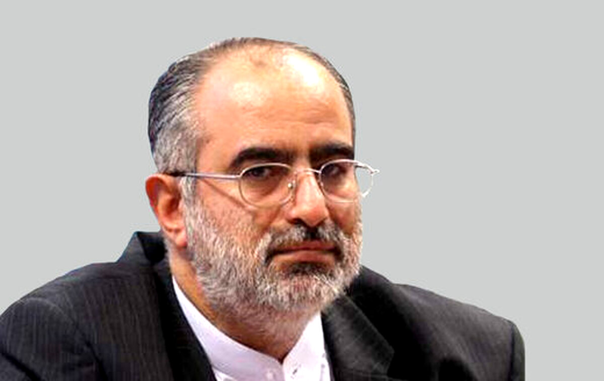 توئیت آشنا درباره مصاحبه احمدی‌نژاد با رادیو فردا