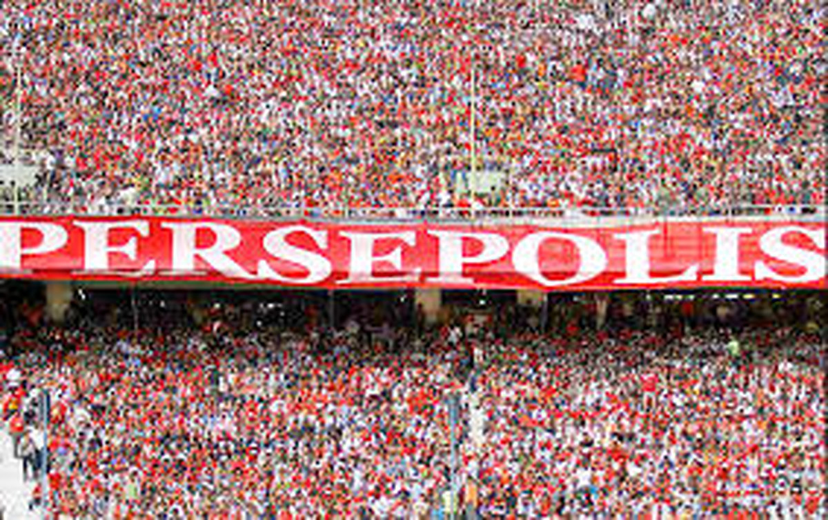 تصاویری ببینید از صحنه خطای مهاجم سایپا بر روی گلر پرسپولیس/گل سایپا مردود بود