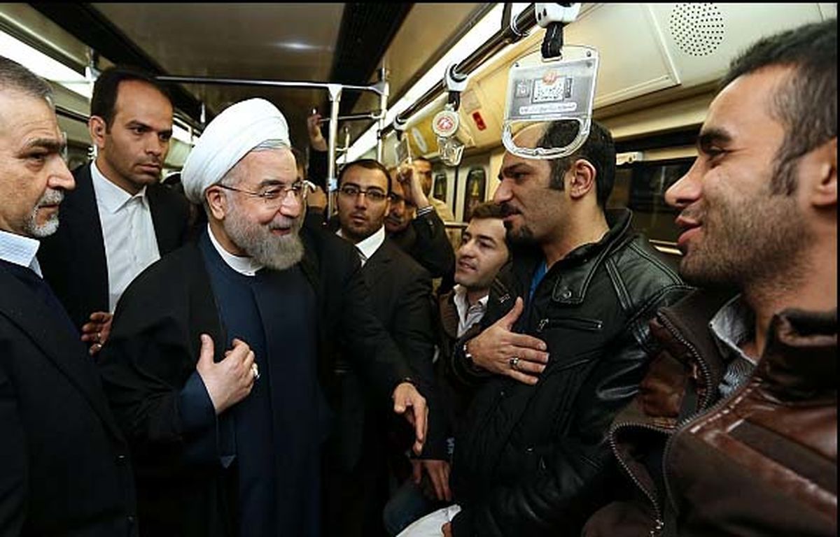گاردین: رسوایی حقوقهای نجومی، باعث خشم مردم ایران شده است/ پایگاه اجتماعی حسن روحانی در معرض تهدید قرار گرفته است