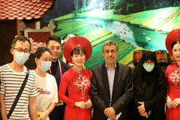 پاسخ تند احمدی‌نژاد به منتقدان سفرش به دبی