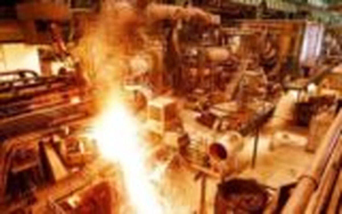 فولادمردان ایرانی در برابر تروریسم اقتصادی، استوار می مانند