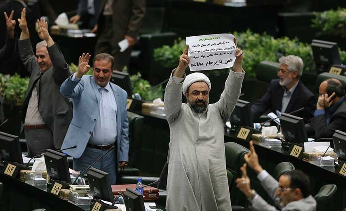 منصوری آرانی جواب زاکانی را داد : حالا نوبت جنابعالی است، اسامی را منتشر کنید