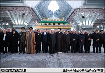 هیات دولت در مرقد امام