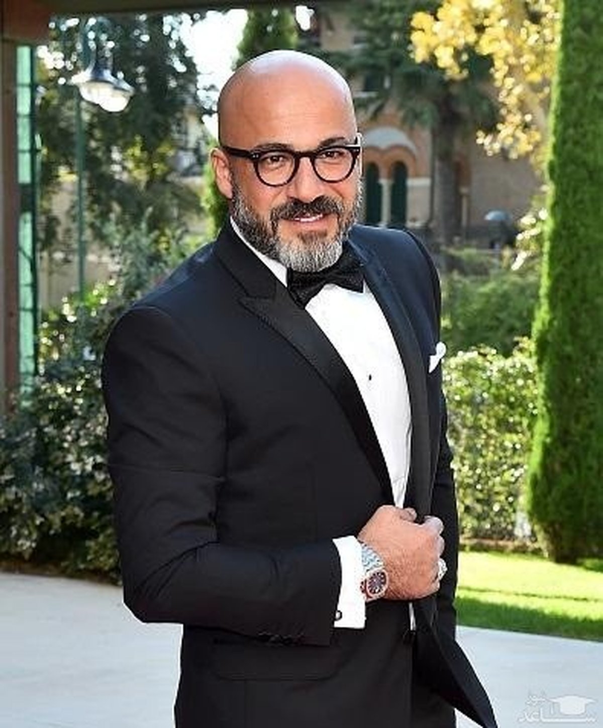 گریم عجیب امیر اقایی در نقش یک زن