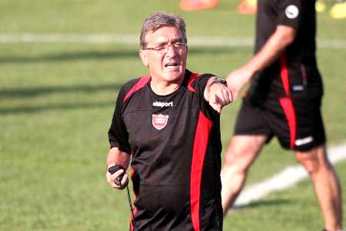  «برانکو ایوانکوویچ» سرمربی تیم فوتبال پرسپولیس گفت: الدحیل قطر در حال حاضر بهترین تیم آسیاست و کار دشواری برابر این تیم پیش رو خواهیم داشت.