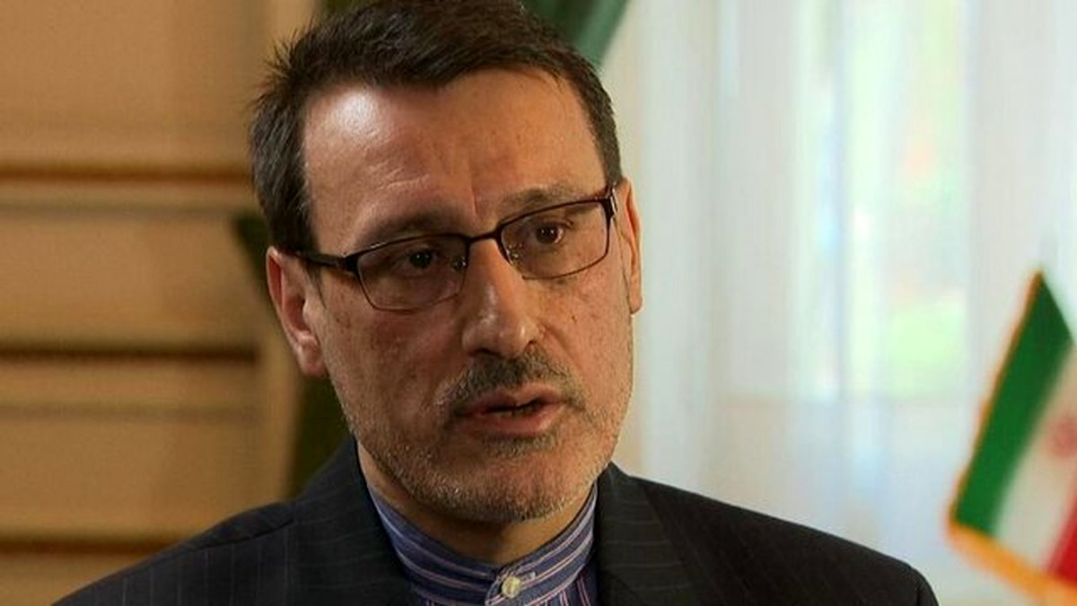 سفیر ایران در لندن: منافقین با کامپیوترهای سوپرمدرن به جعل خبر میپردازند+عکس