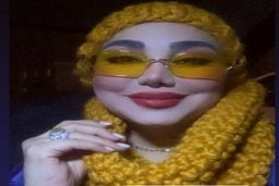 
کافه گردی بهنوش بختیاری با خواننده لوس آنجلسی