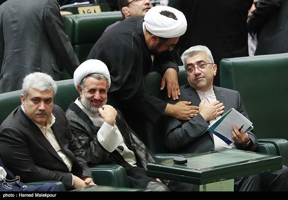 گزارش تصویری/ صحن مجلس /حرفهای درگوشی نمایندگان با غلامی و اردکانیان