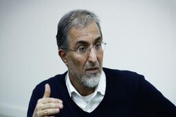 فشار برای مذاکره یعنی کودتای مخملی