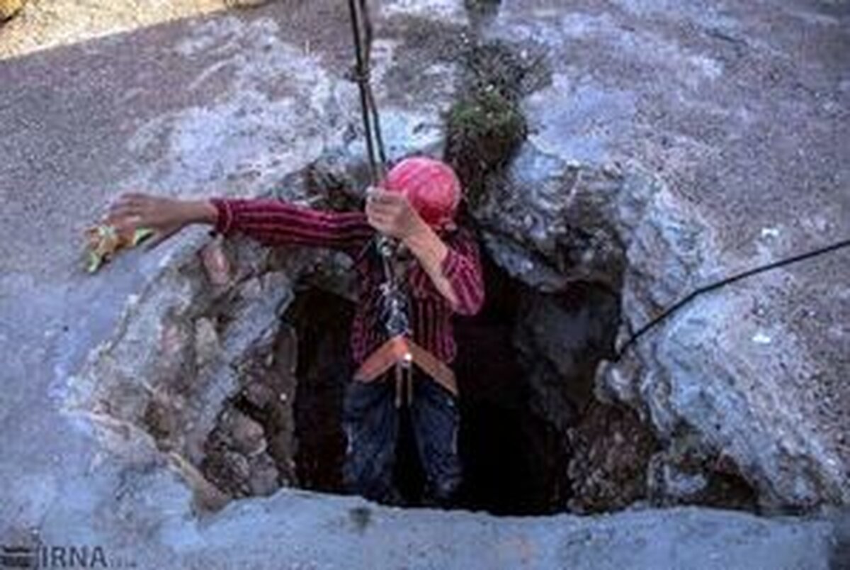 سقوط مرگبار جوان کنجکاو داخل شکاف زمین