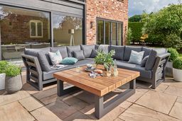 چوب های مناسب برای مبلمان روف گاردن ؛ در طراحی روف گاردن از چه مبلمانی استفاده کنیم؟