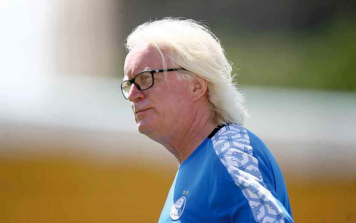 بوی کودتا در استقلال