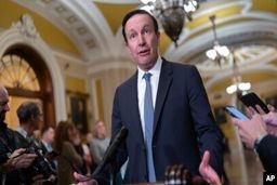 سناتور مورفی : حمله ترامپ به ایران غیر قانونی بود