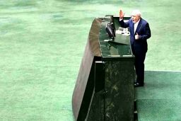 ظریف در مجلس: رهبری گفتند به مذاکره کنندگان اعتماد دارم؛ نگفتند مذاکره کنندگان پنهان کار هستند/ ما ریز جزئیات را خدمت رهبری ارائه دادیم / چرا افتخارات ملت را به ننگ تبدیل می‌کنیم؟