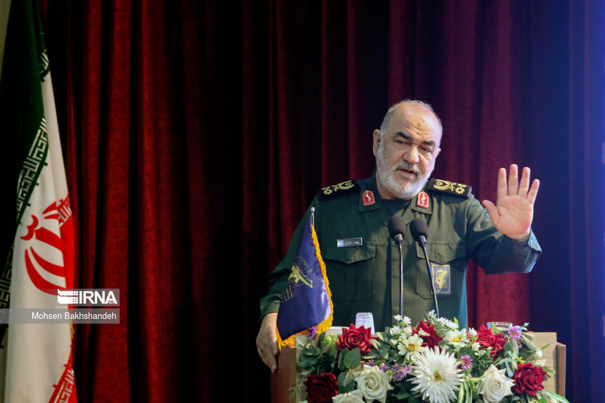 فرمانده سپاه: رمز بقای هر جامعهای قوی بودن است